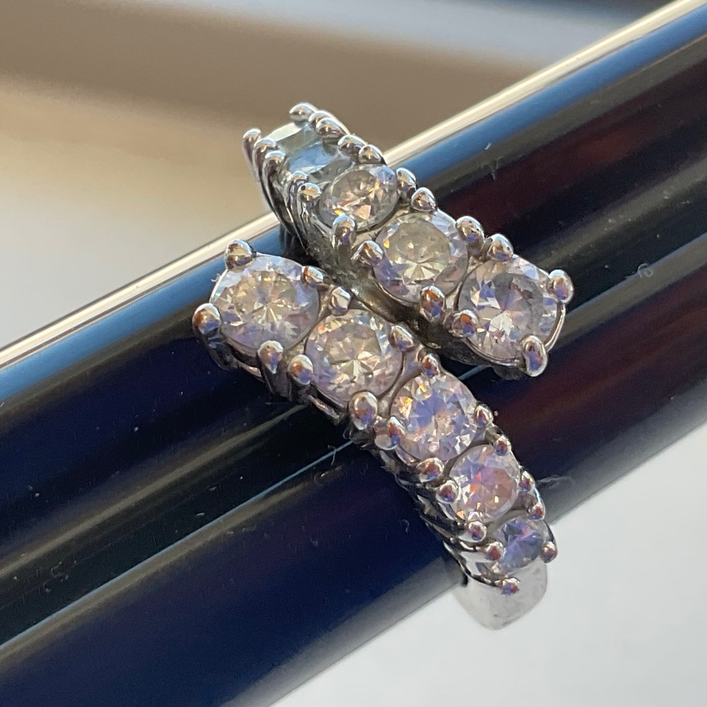 Fashion jewelry ring silvertone crystal size 8